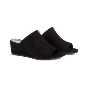 NIB Aquatalia Kayla Weatherproof Suede Sandal Black 6 Pristine Condition